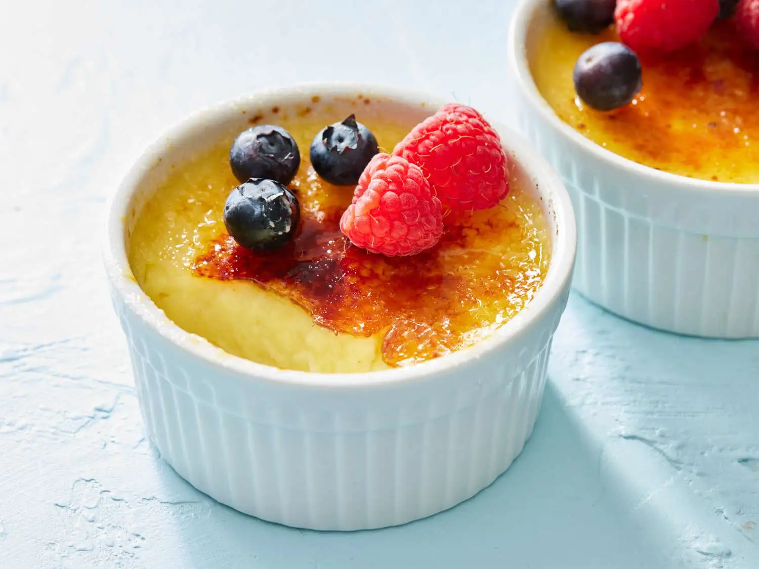 AR-228515-simple-creme-brulee-dessert-dmfs-4x3-821623e7a86548eeb89370ac23d5f251 (1)